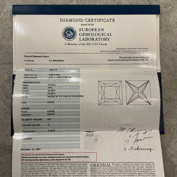 Engagement t ring comes with the original setting and the one I had it changed t - Picture 3 of 6